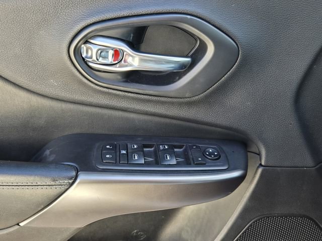 Used 2019 Jeep Cherokee Latitude w/ Popular Appearance Group FWD image 27