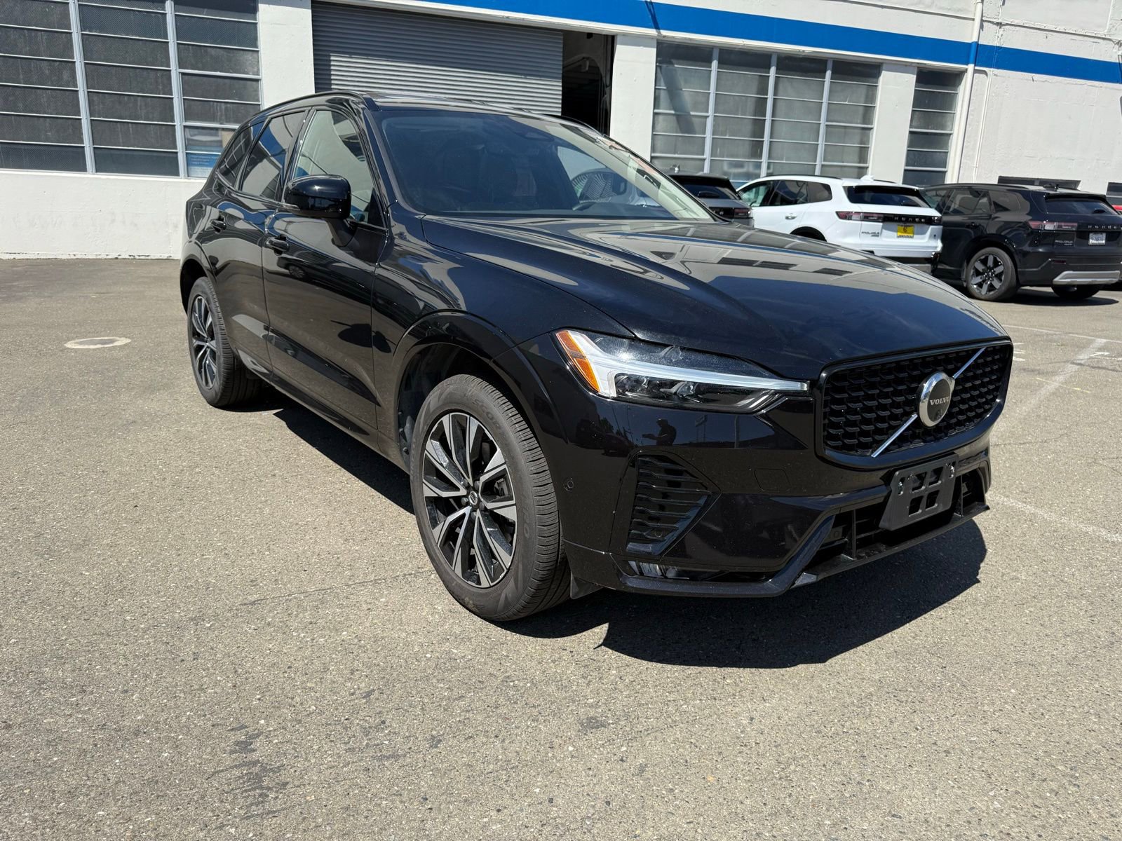 Used 2025 Volvo XC60 B5 Plus image 8