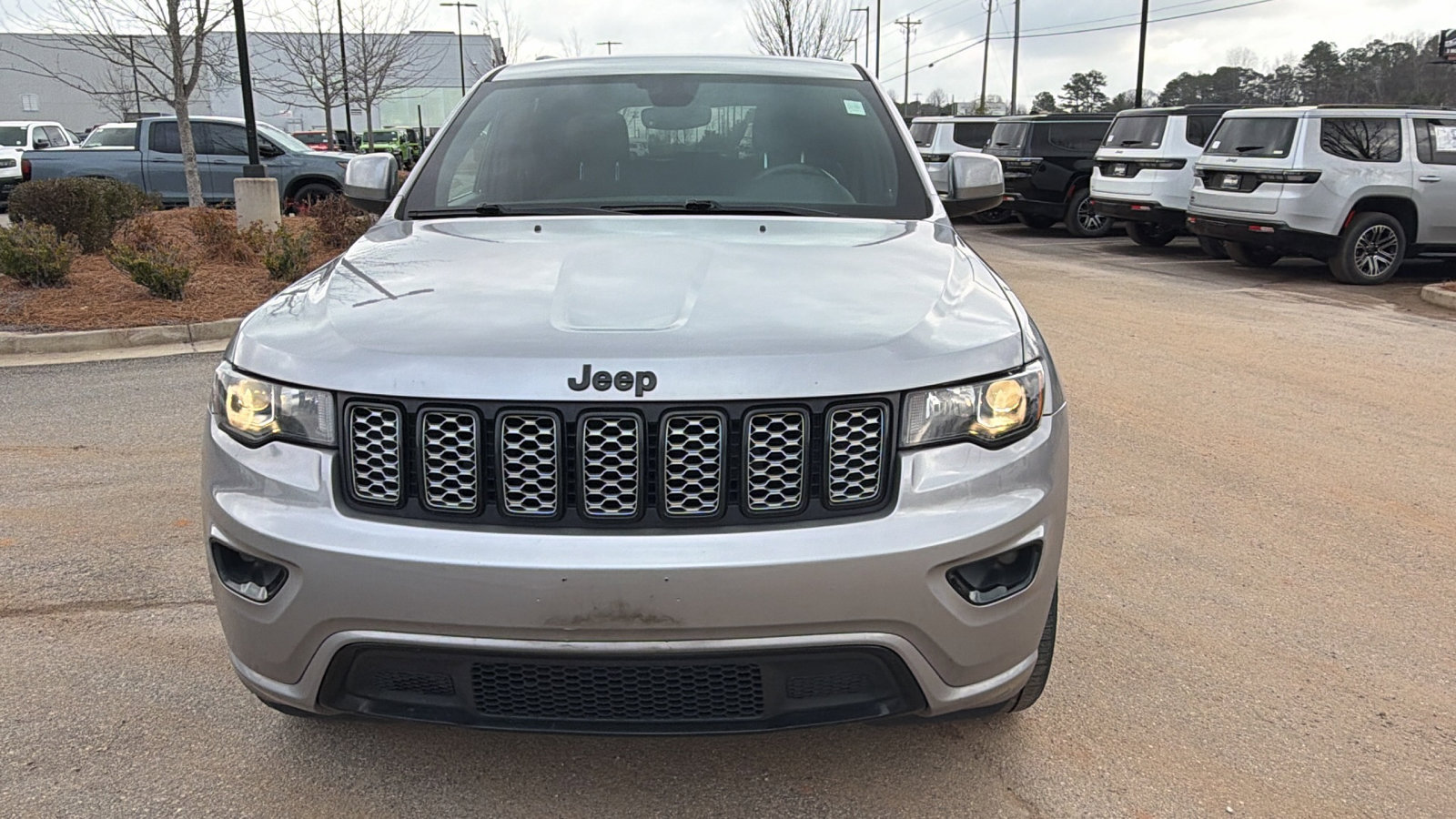Used 2020 Jeep Grand Cherokee Altitude image 3
