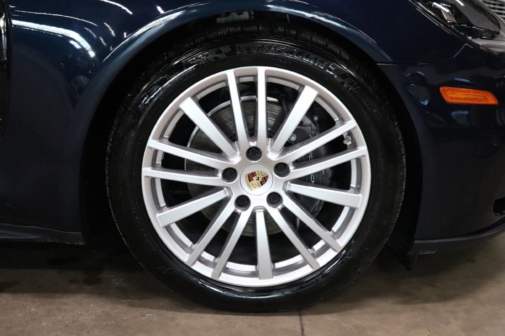 Used 2020 Porsche Panamera image 42