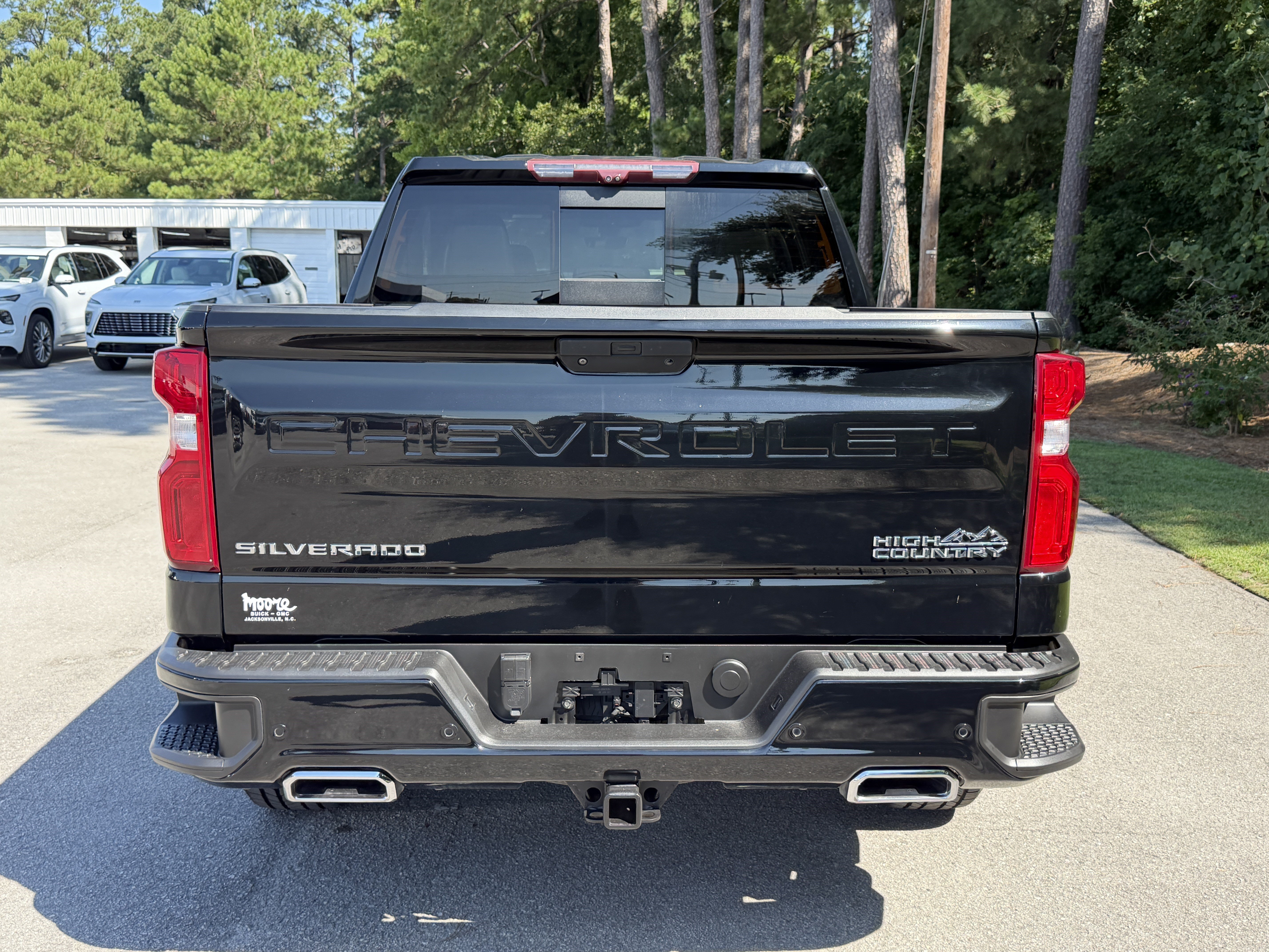 Used 2021 Chevrolet Silverado 1500 High Country w/ Technology Package AWD/4WD image 9