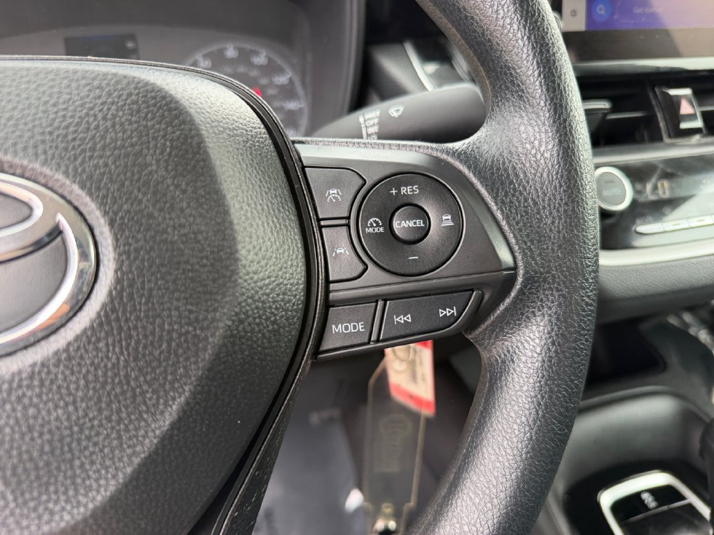 Used 2025 Toyota Corolla LE FWD image 18