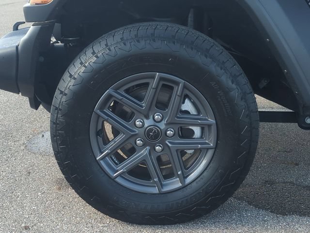 Used 2025 Jeep Wrangler Unlimited Sport AWD/4WD image 10