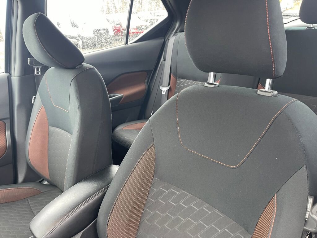 Used 2024 Nissan Kicks SR image 6