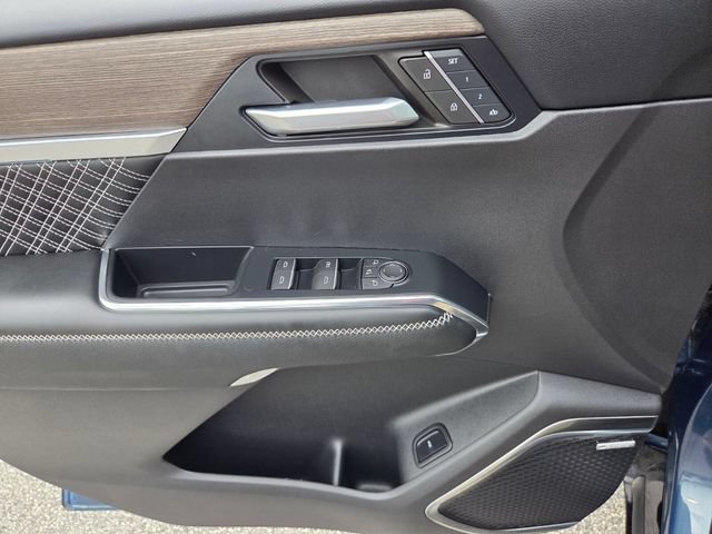 Used 2025 GMC Acadia Denali FWD image 26