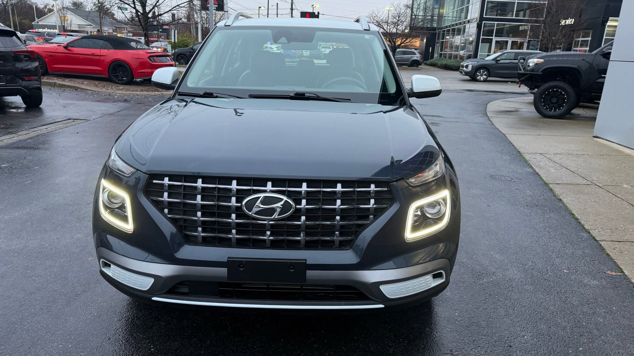 Used 2020 Hyundai Venue image 11