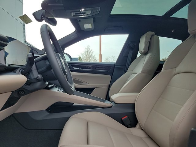 Used 2025 Porsche Macan 4 Electric image 24