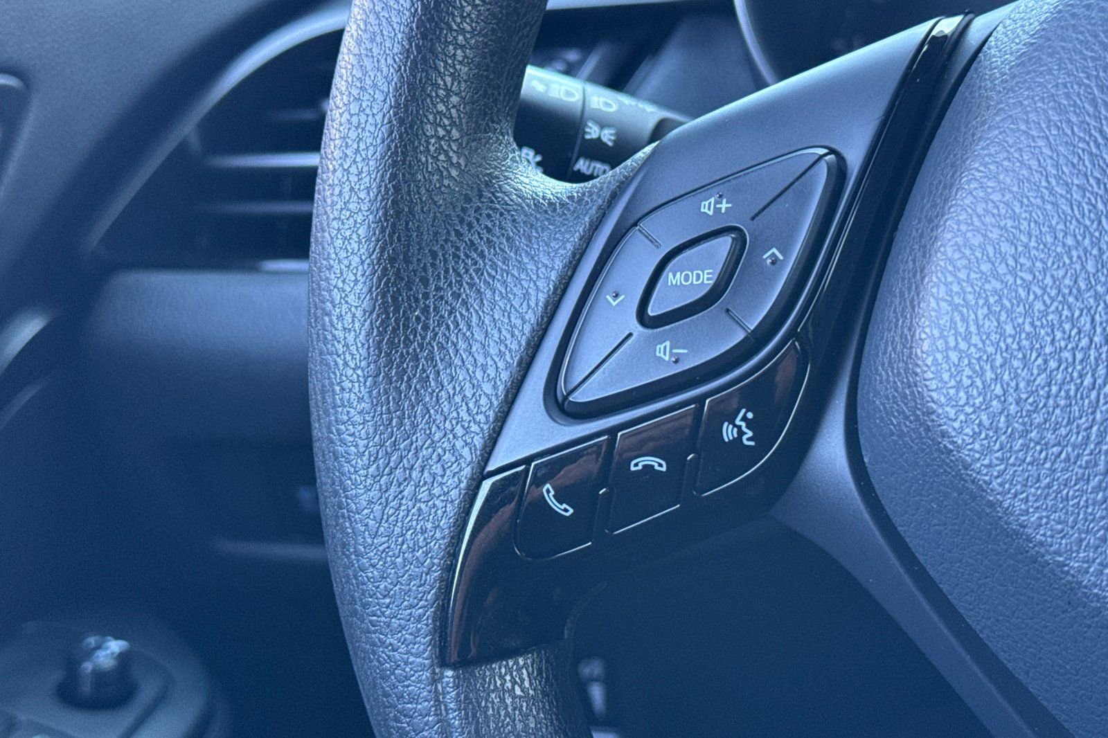 Used 2019 Toyota C-HR LE image 33