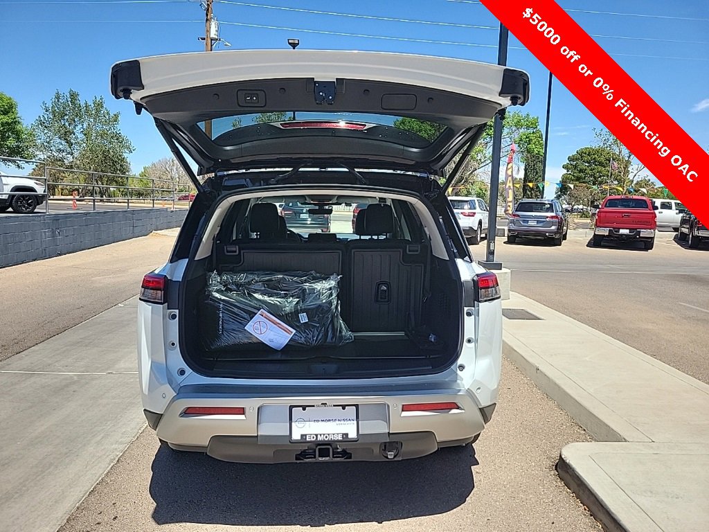 New 2025 Nissan Pathfinder SL w/ SL Premium Package image 13