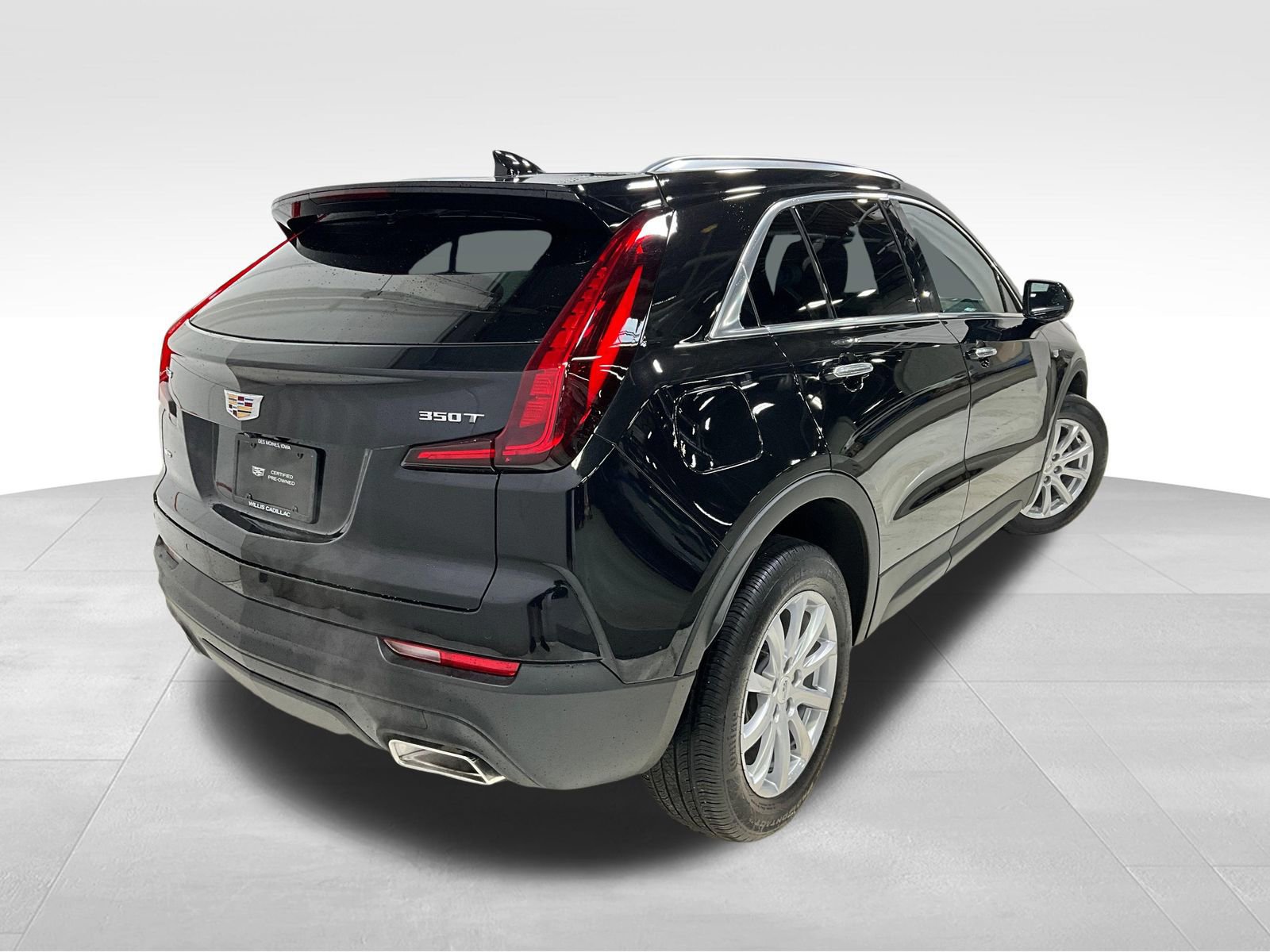 Used 2023 Cadillac XT4 Luxury w/ Cold Weather Package AWD/4WD image 11