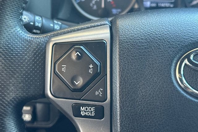 Used 2017 Toyota Tacoma Limited image 28