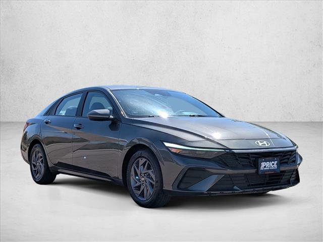 Used 2024 Hyundai Elantra SEL FWD image 3