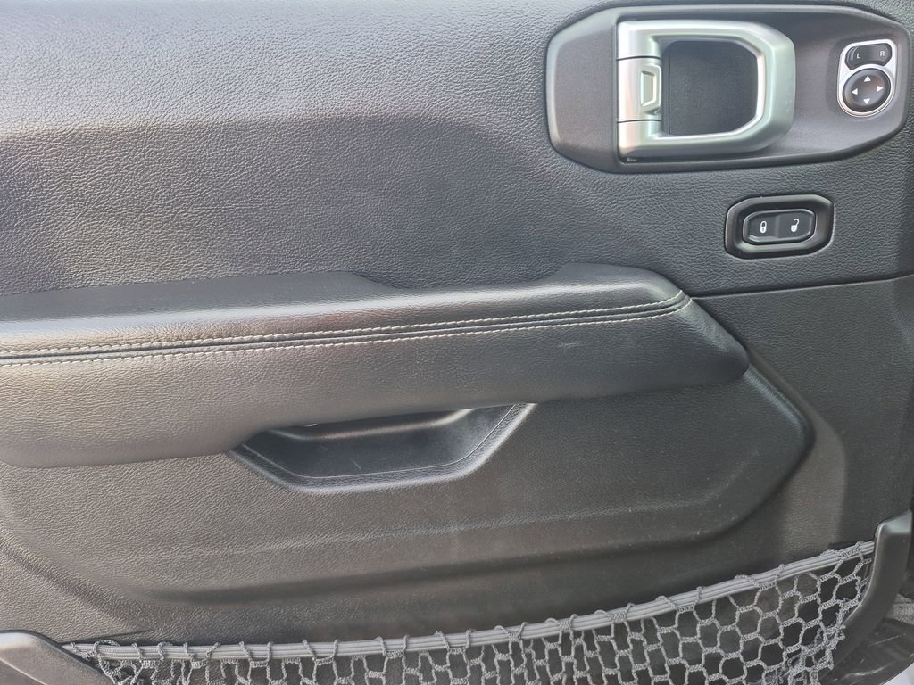 Used 2018 Jeep Wrangler Unlimited Sahara image 7