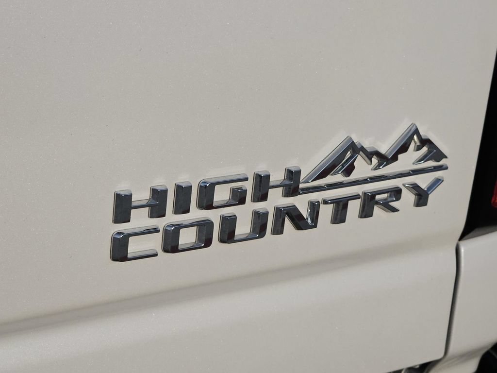 Used 2025 Chevrolet Silverado 2500 High Country w/ Technology Package AWD/4WD image 44