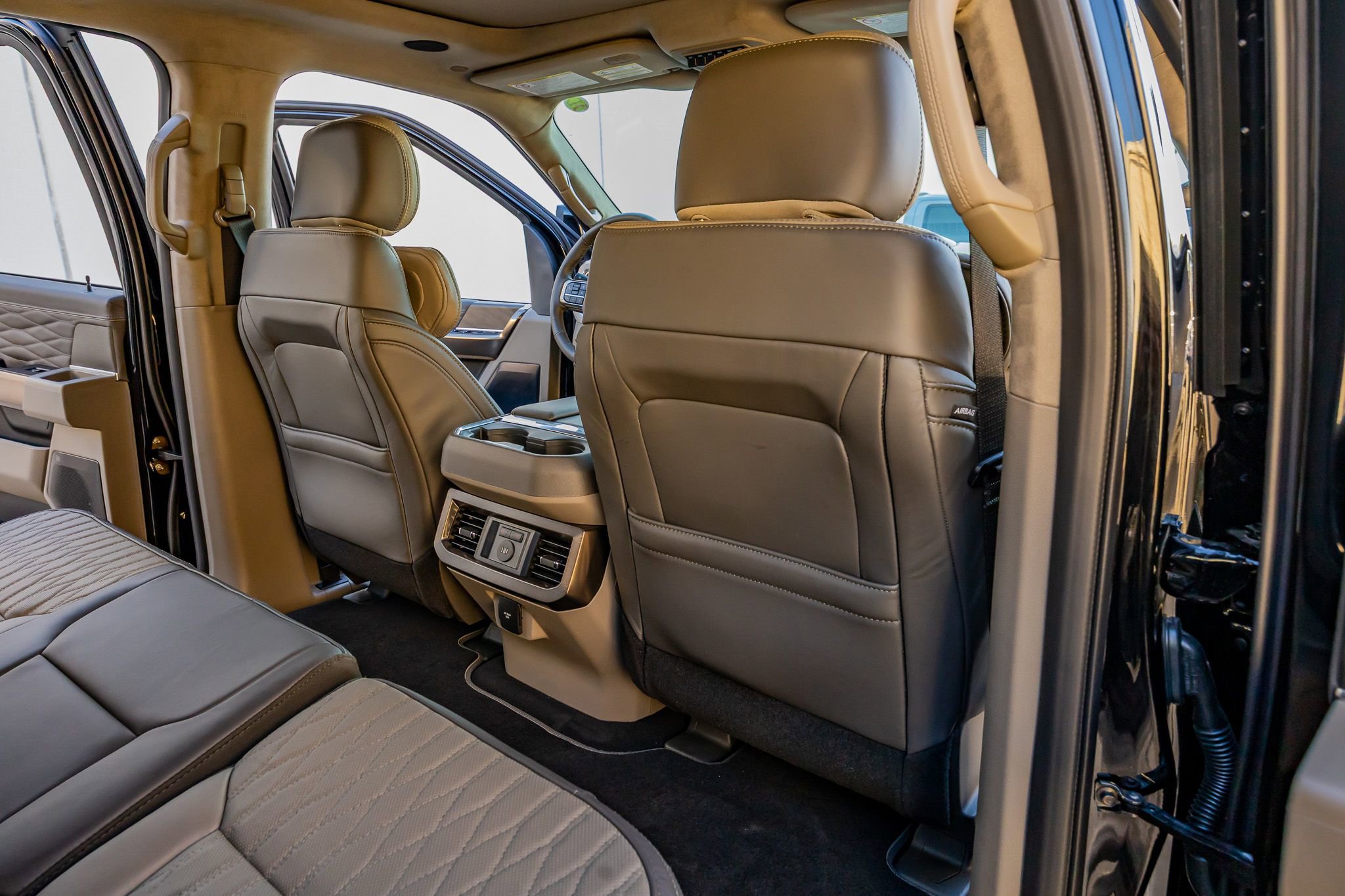 Used 2026 Ford F450 Platinum w/ Platinum Plus Package image 31