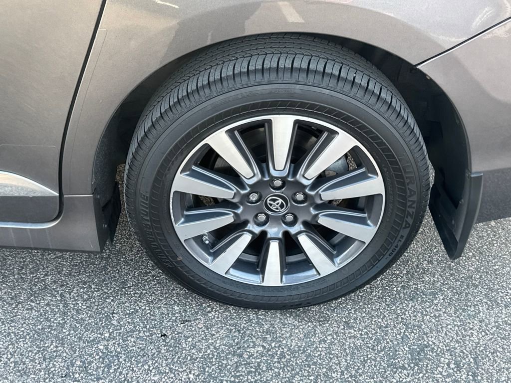 Used 2018 Toyota Sienna LE image 44
