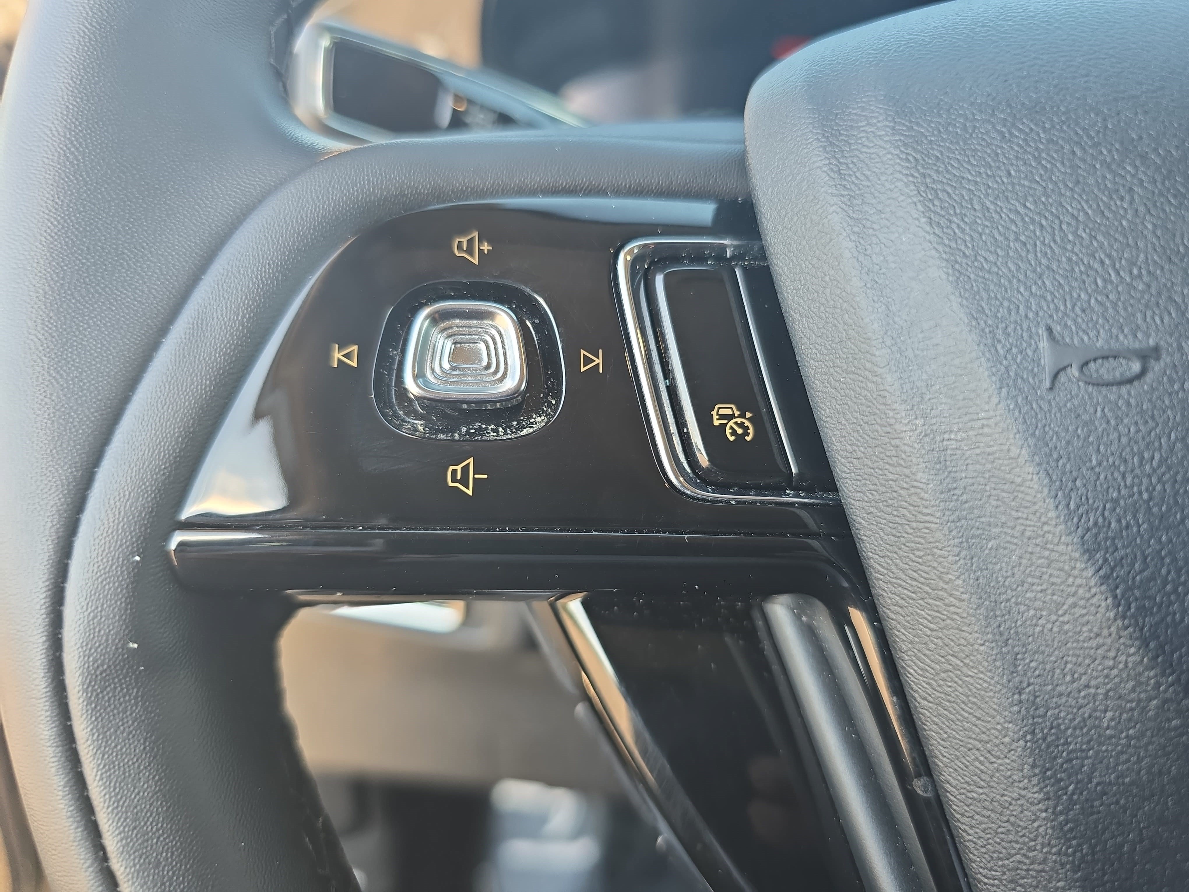 Certified 2024 Lincoln Corsair FWD image 16