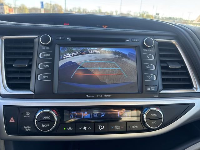 Used 2019 Toyota Highlander XLE image 19