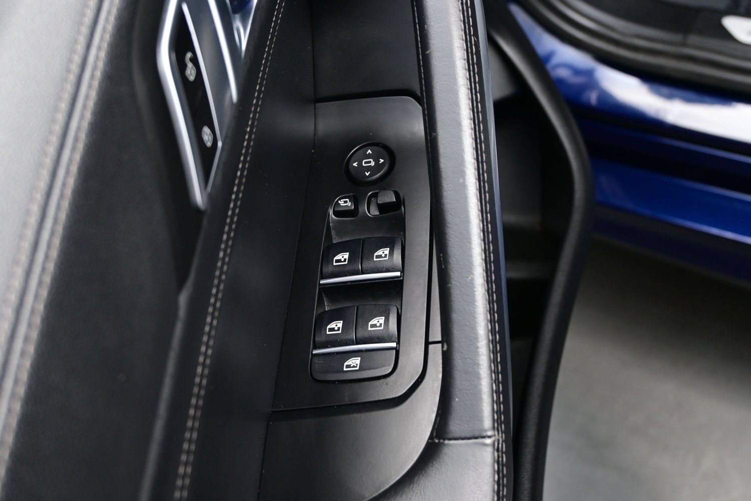 Used 2023 BMW X6 M50i w/ Executive Package AWD/4WD image 13