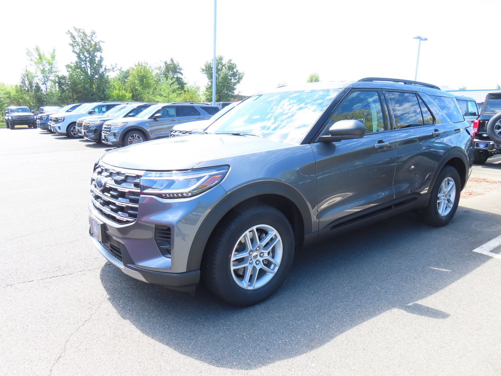New 2026 Ford Explorer Active AWD/4WD image 3