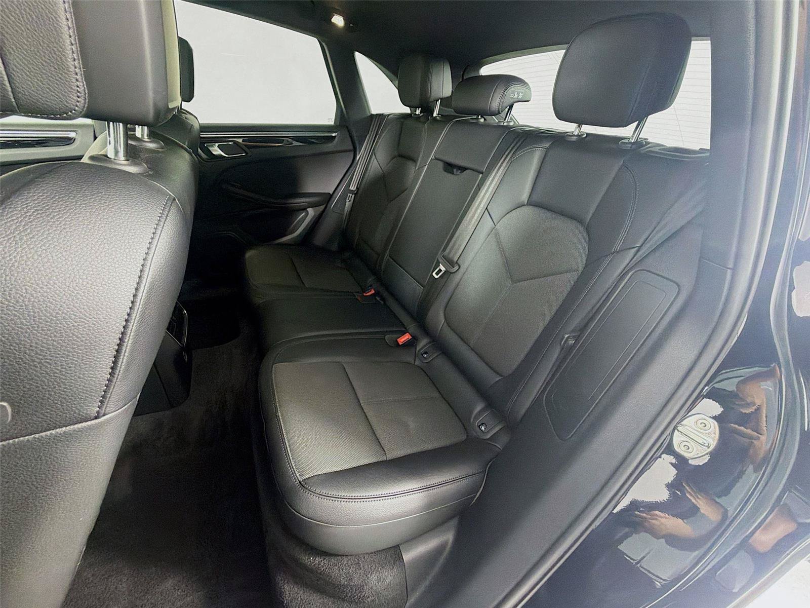 Certified 2023 Porsche Macan Turbo AWD/4WD image 20