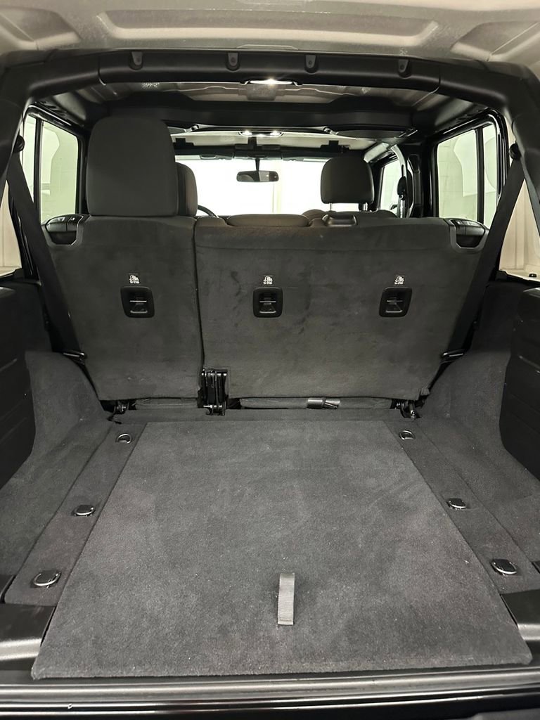 Used 2022 Jeep Wrangler Unlimited Sport image 35