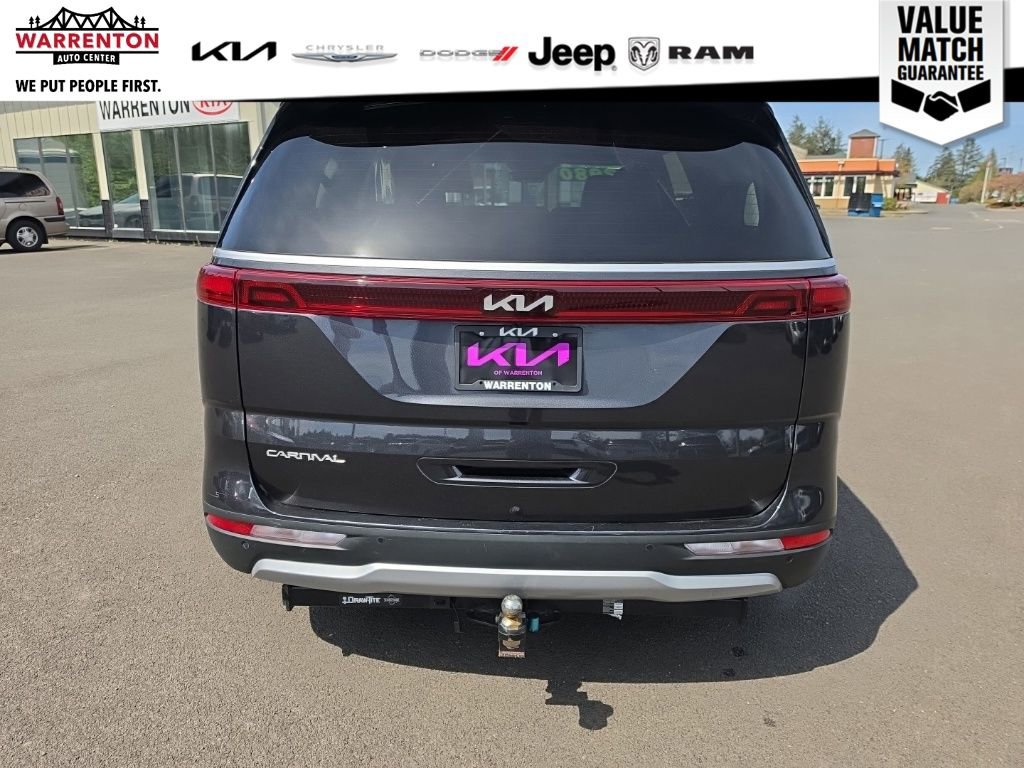 Used 2024 Kia Carnival LX FWD image 4
