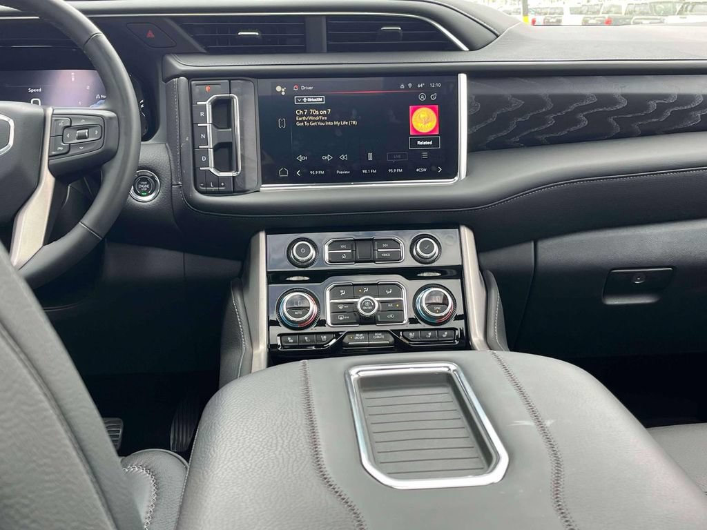 Used 2023 GMC Yukon XL Denali AWD/4WD image 13
