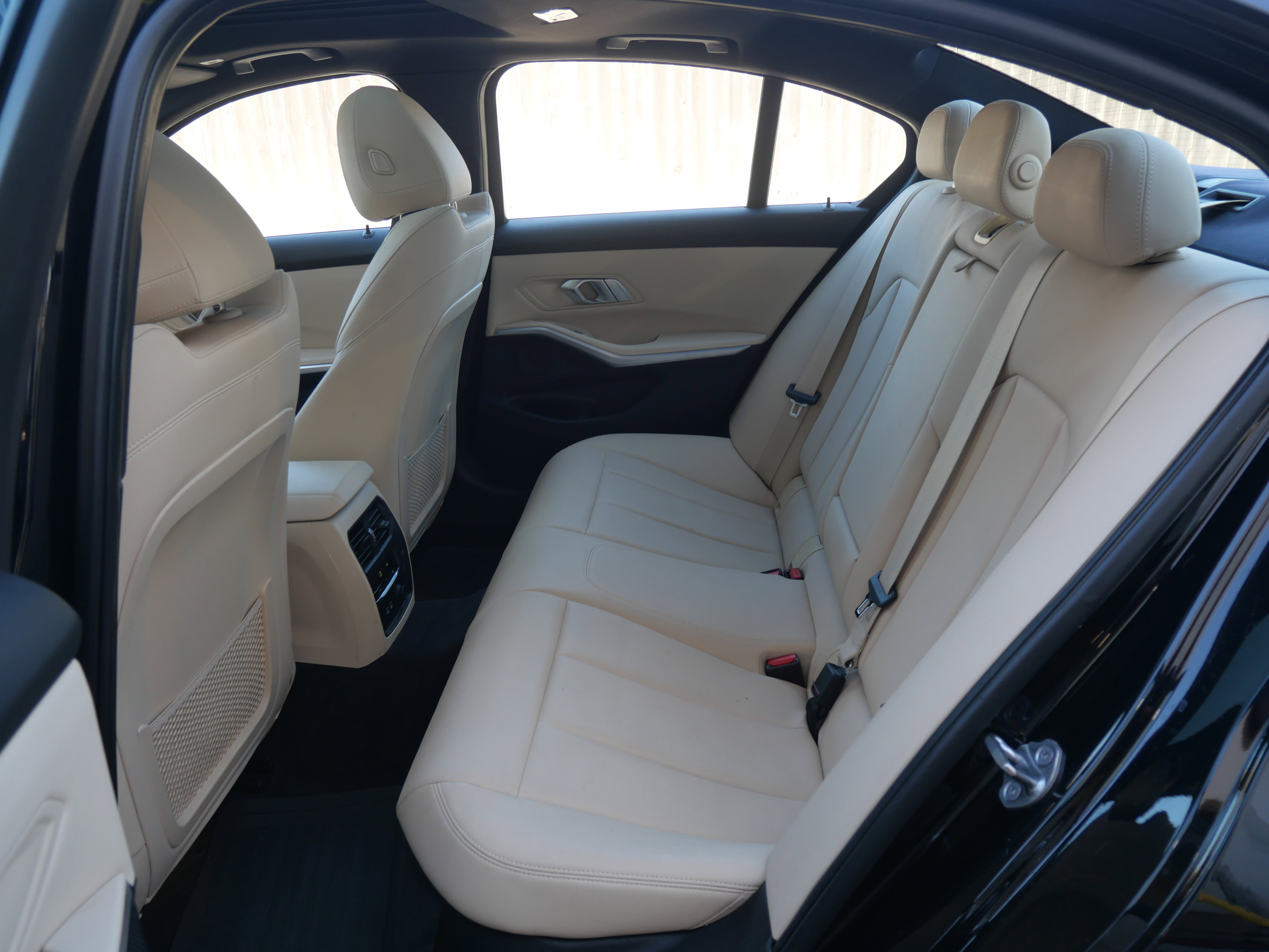 Used 2019 BMW 330i Sedan w/ Driving Assistance Package image 9