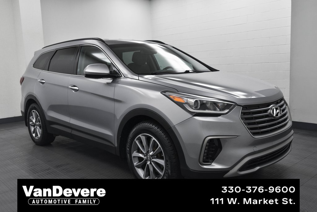 Used 2017 Hyundai Santa Fe SE image 1