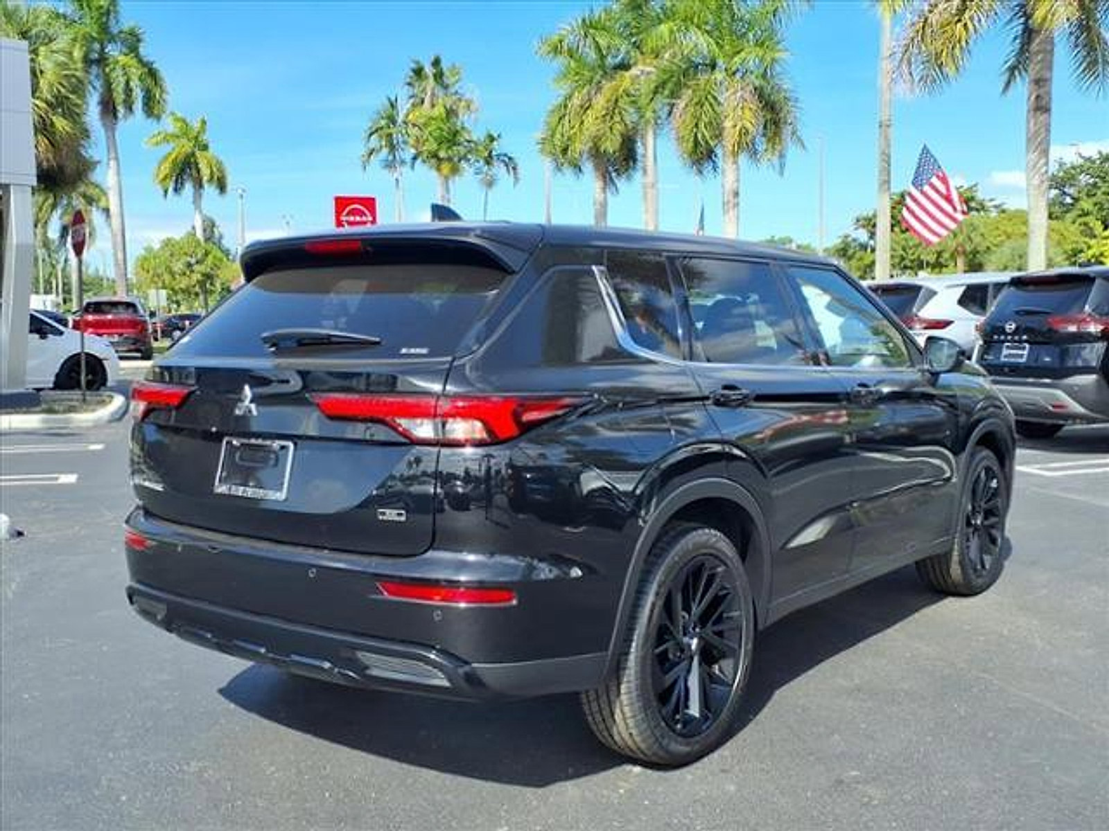 Used 2023 Mitsubishi Outlander SE Black Edition image 7