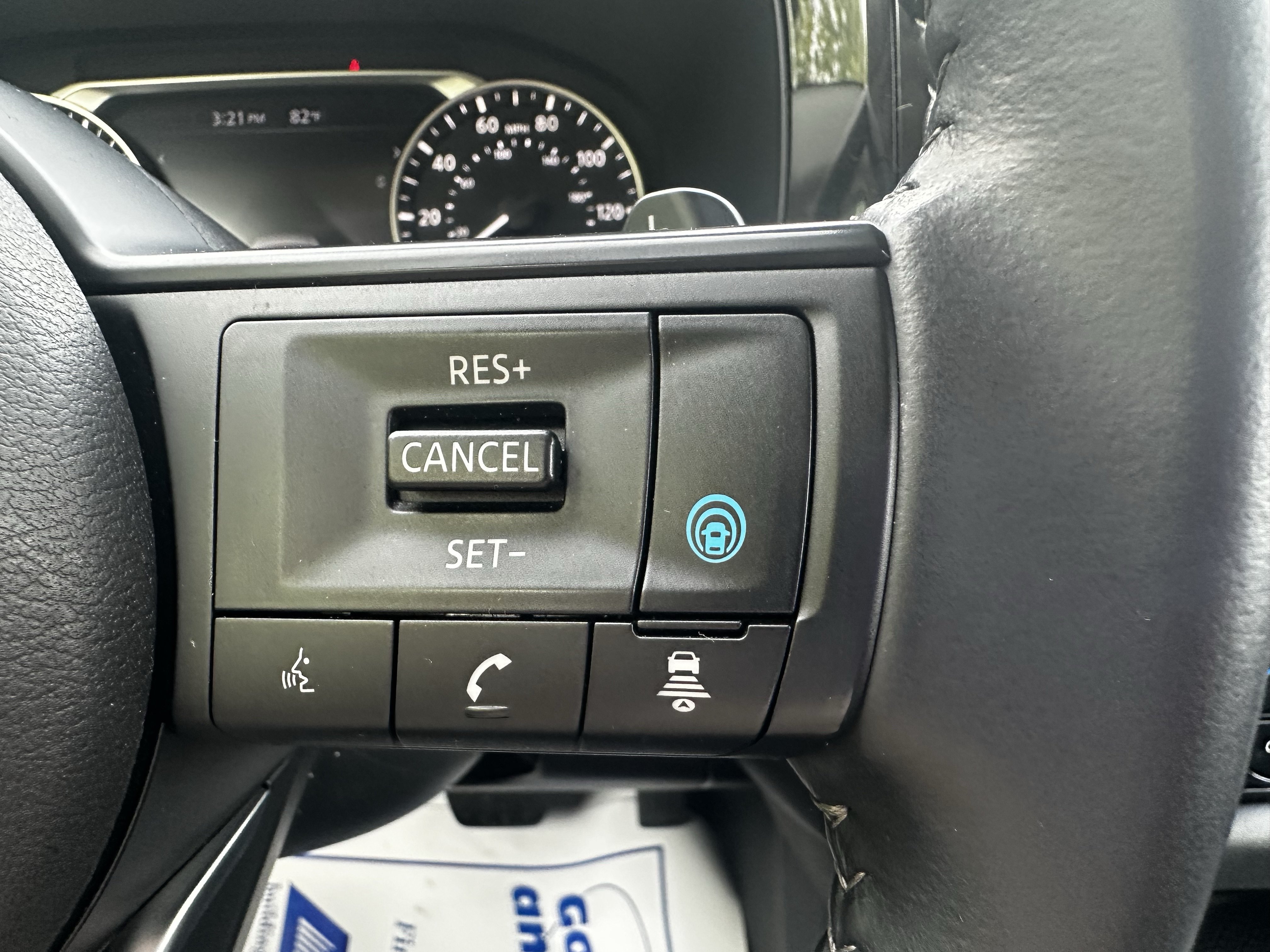 Used 2025 Nissan Pathfinder SV AWD/4WD image 12