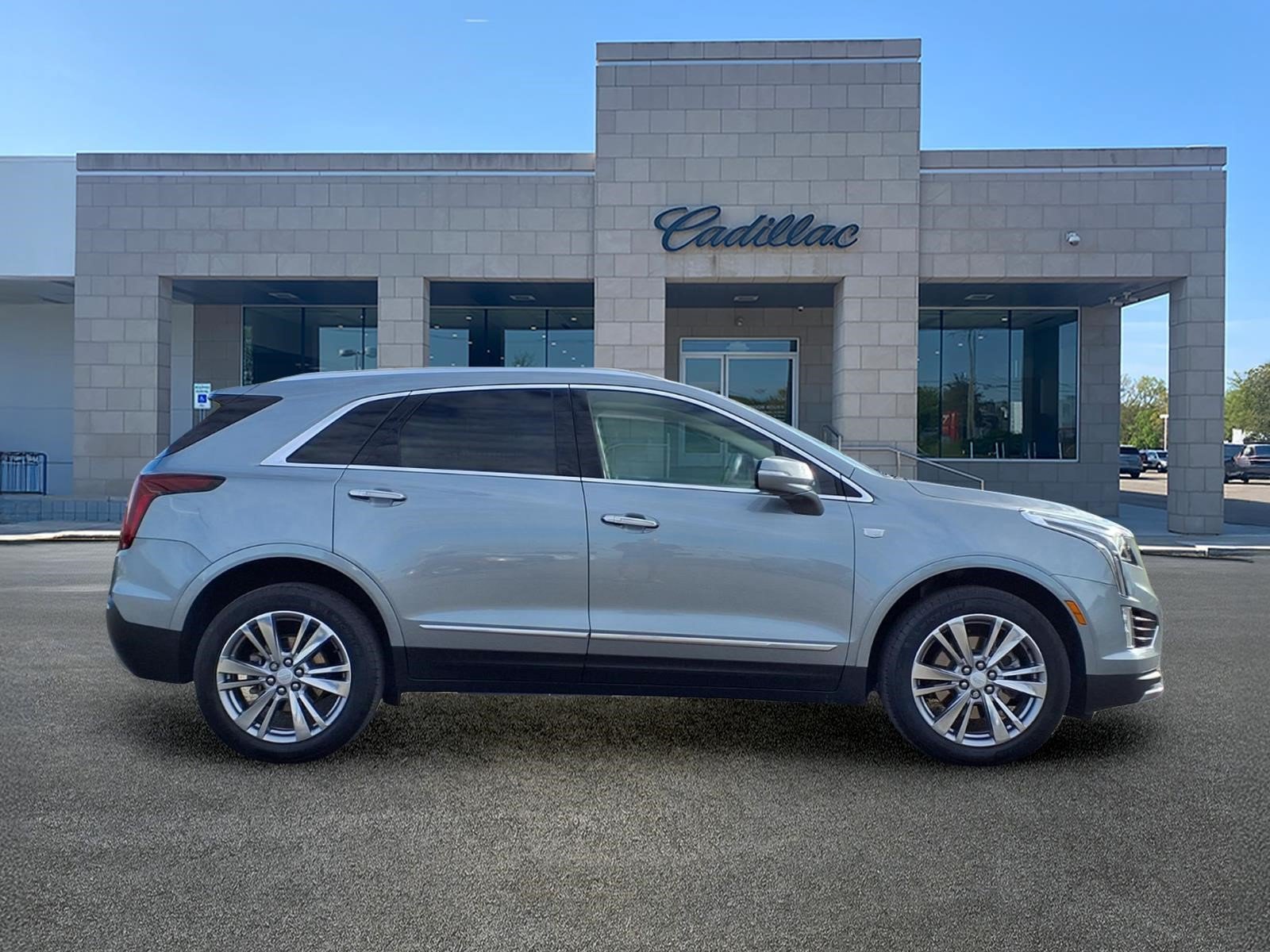 Used 2024 Cadillac XT5 Premium Luxury w/ LPO, Floor Liner Package AWD/4WD image 4