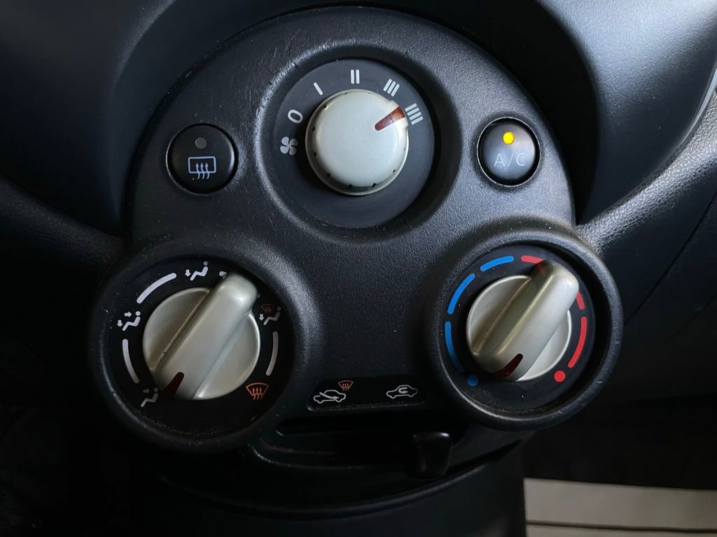 Used 2014 Nissan Versa Note SV w/ SL Package FWD image 30