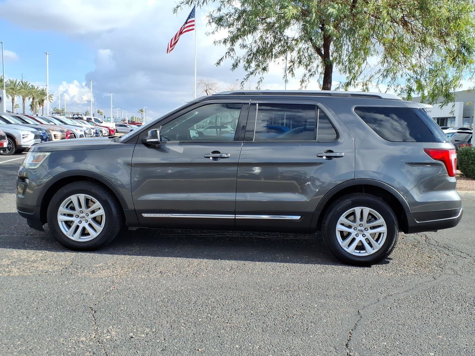 Used 2018 Ford Explorer XLT w/ Equipment Group 202A image 4