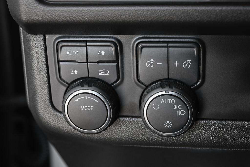 Used 2024 Chevrolet Suburban LT AWD/4WD image 31