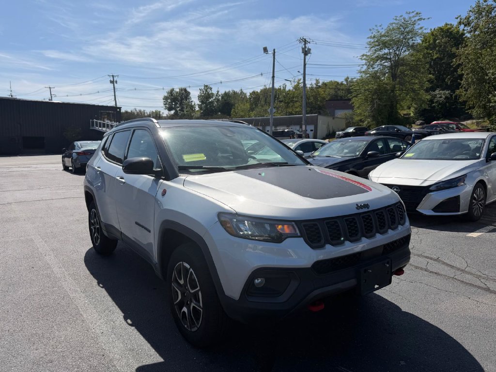 Used 2025 Jeep Compass Trailhawk AWD/4WD image 7