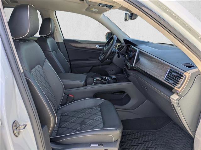 Used 2025 Volkswagen Atlas SEL Premium R-Line image 23