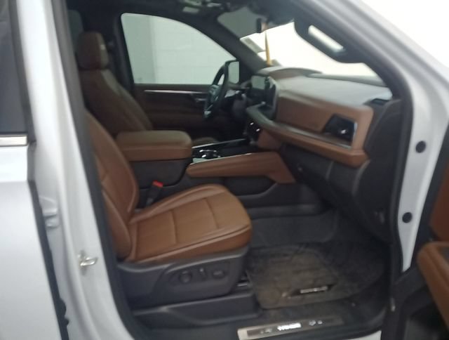 Used 2026 Chevrolet Tahoe High Country w/ LPO, Illumination Package AWD/4WD image 7