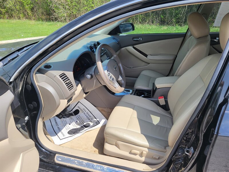 Used 2010 Nissan Altima 3.5 SR w/ Premium Pkg FWD image 11
