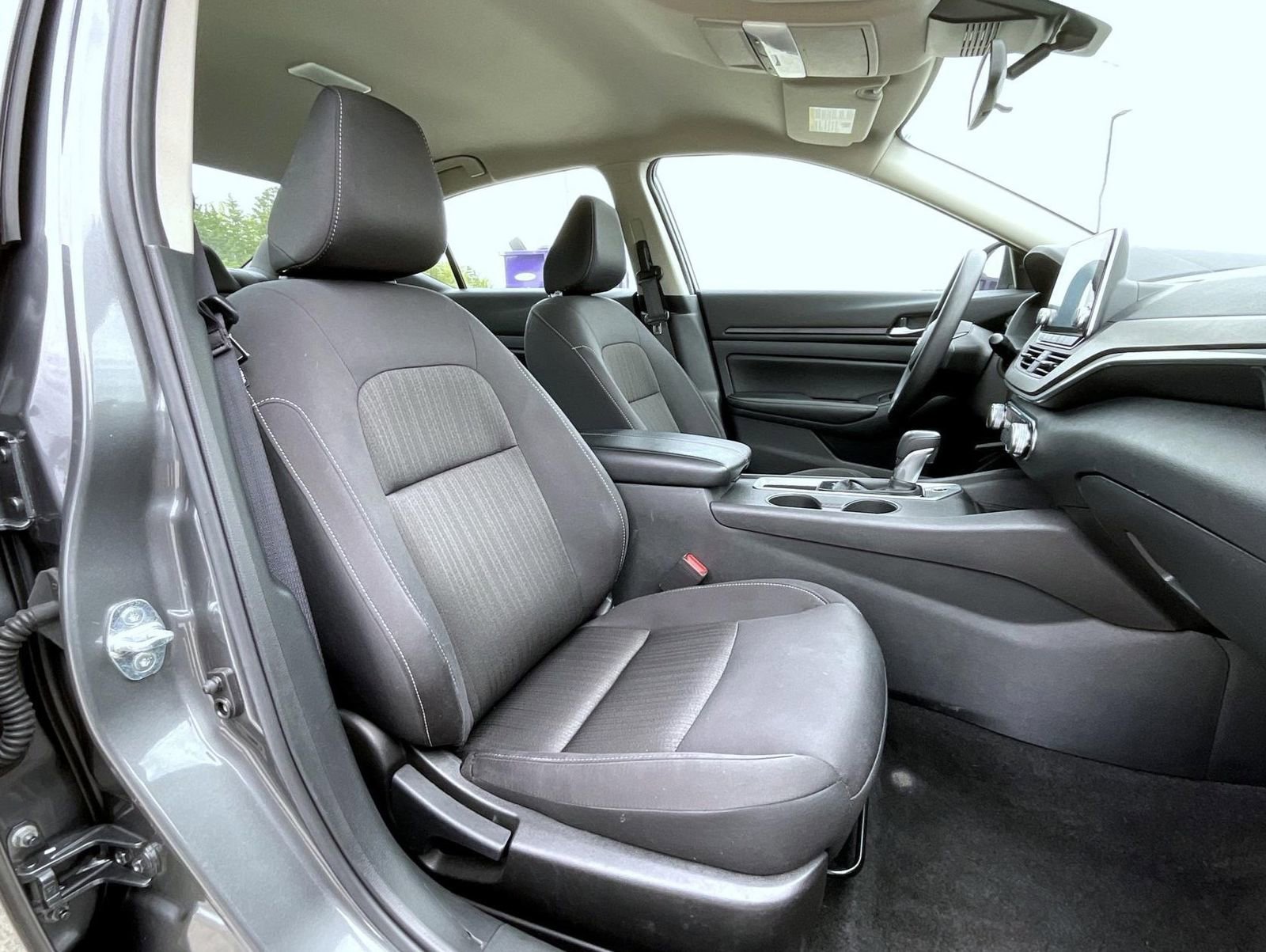 Used 2025 Nissan Altima 2.5 SV FWD image 16