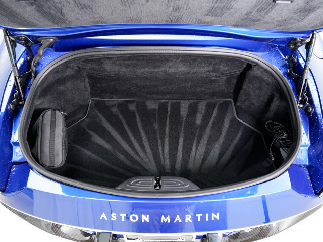 Used 2022 Aston Martin V8 Vantage Roadster RWD image 26