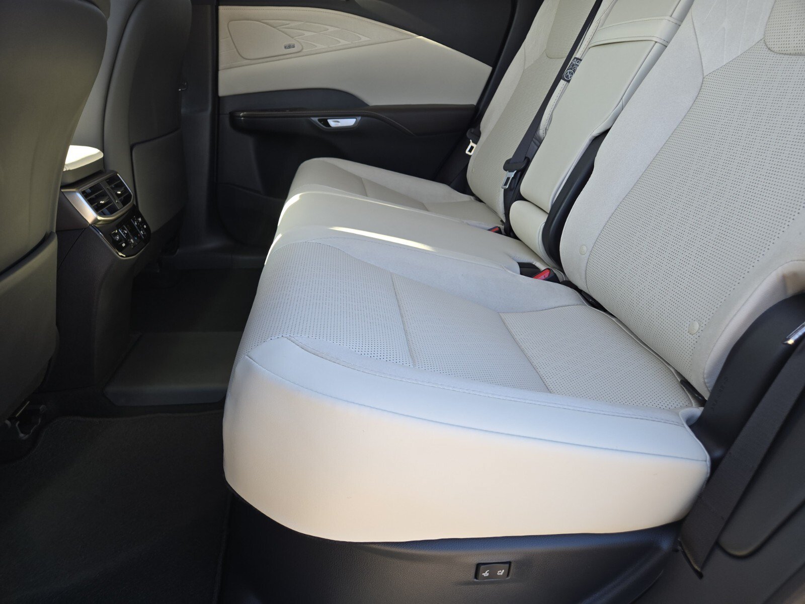 New 2026 Lexus RX 450h AWD image 8