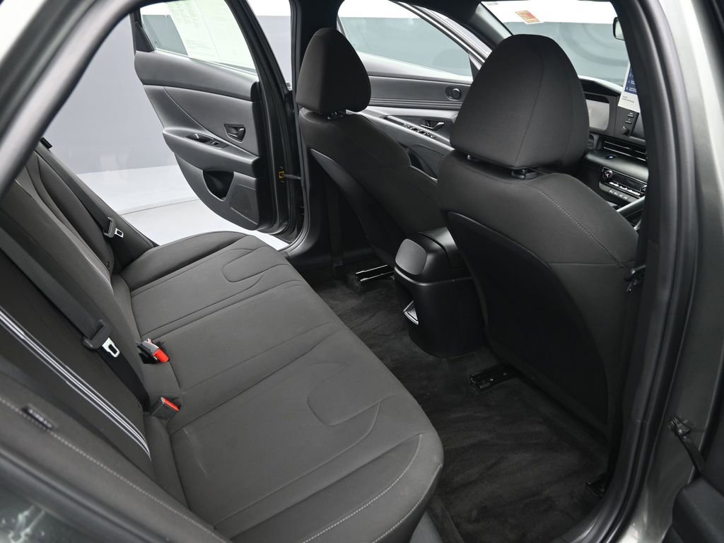 Used 2025 Hyundai Elantra Sport image 30