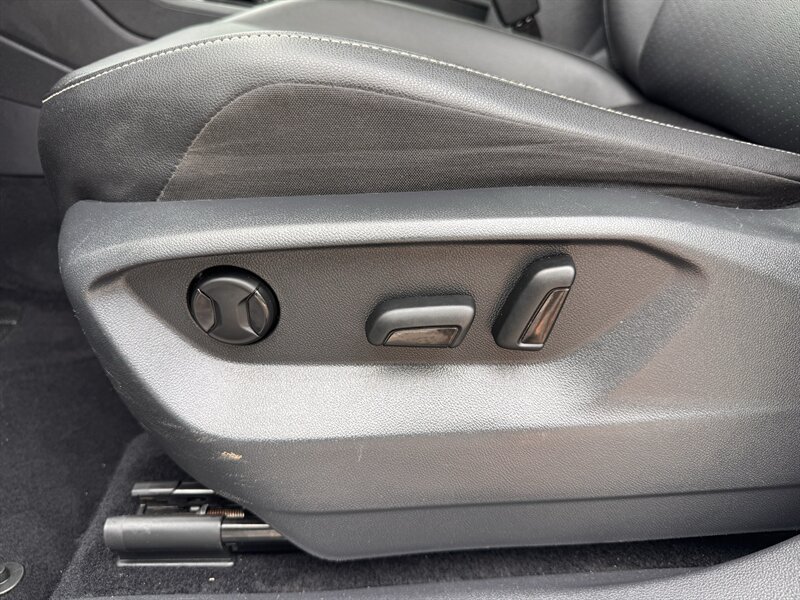 Used 2021 Volkswagen Tiguan SE w/ Panoramic Sunroof Package AWD/4WD image 14
