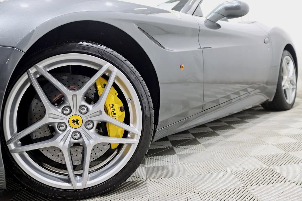 Used 2016 Ferrari California T image 5