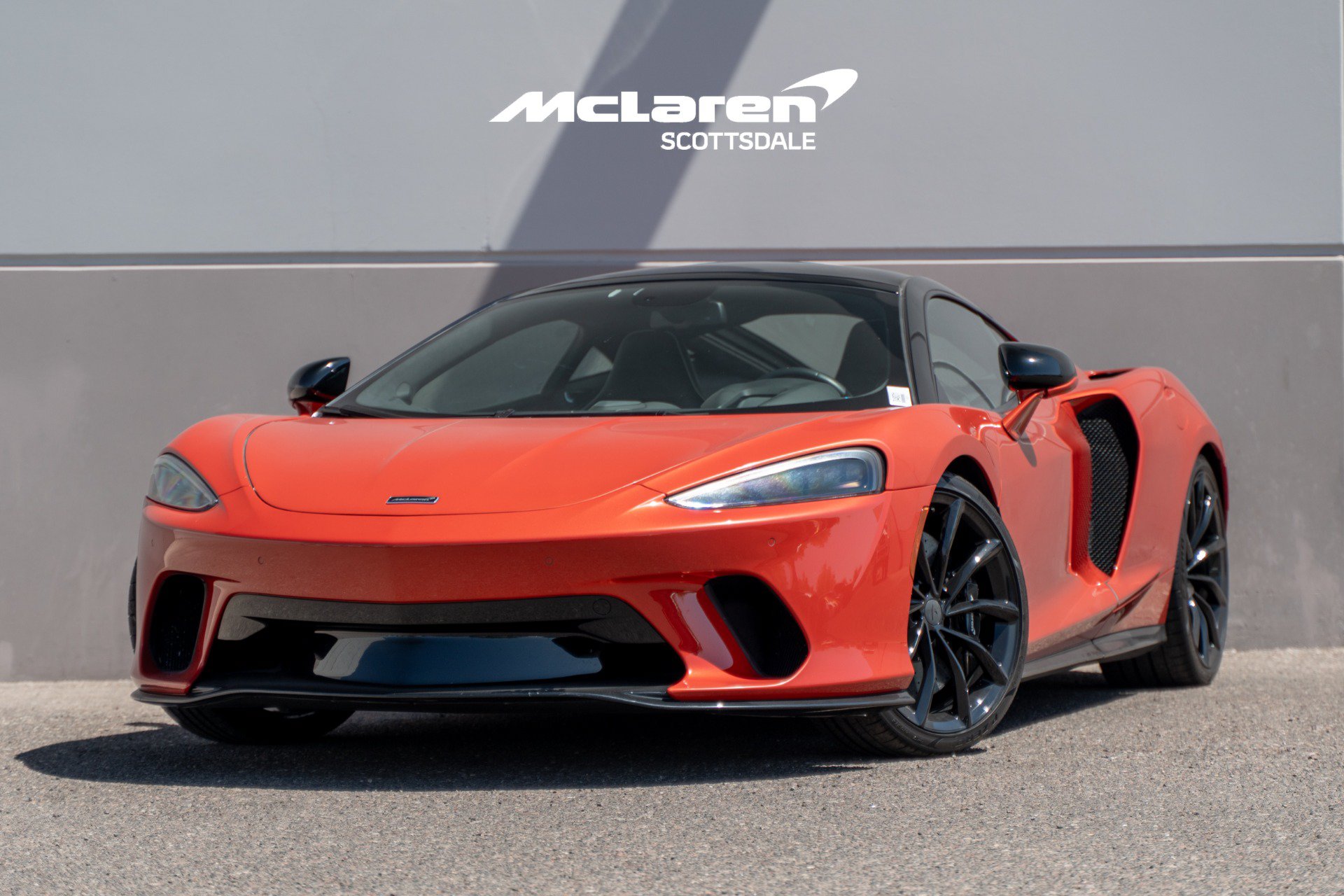 Used 2023 McLaren GT RWD image 2