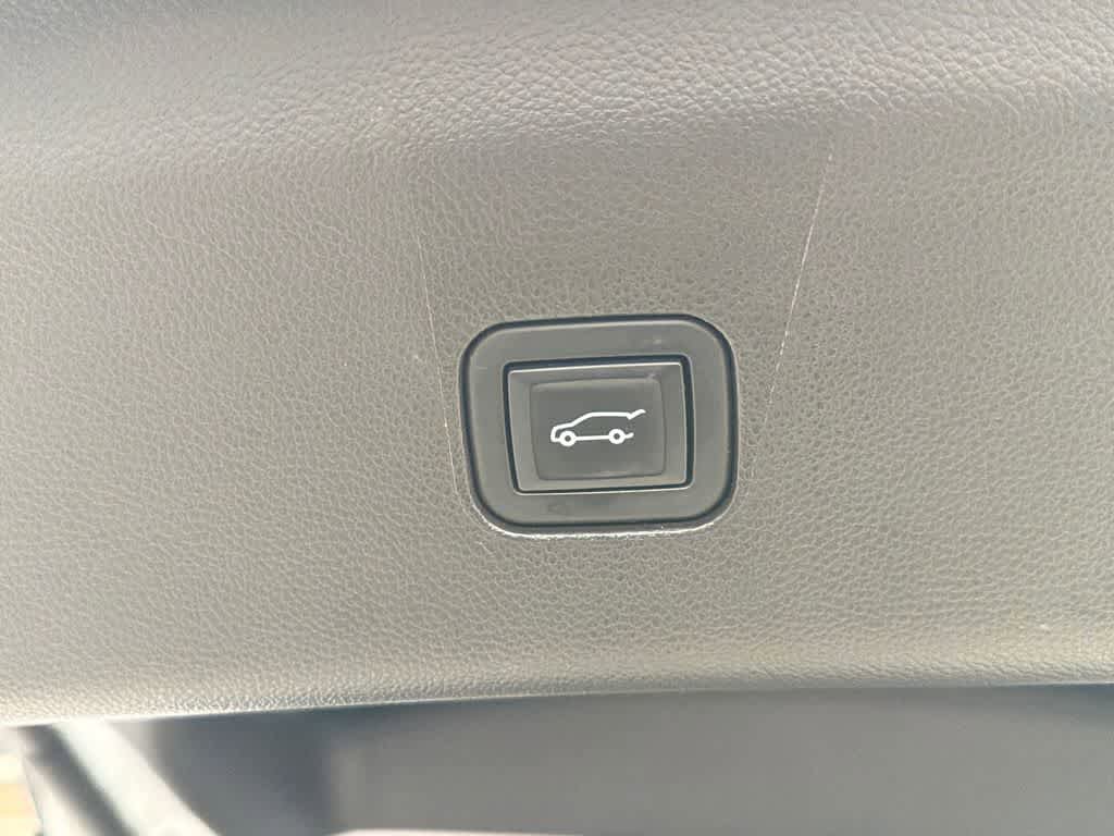 Used 2023 Buick Enclave Essence w/ Experience Buick Package image 16