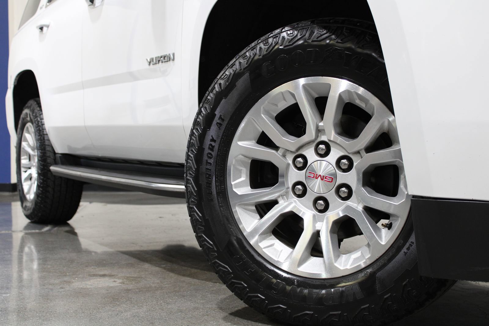 Used 2019 GMC Yukon SLT image 4