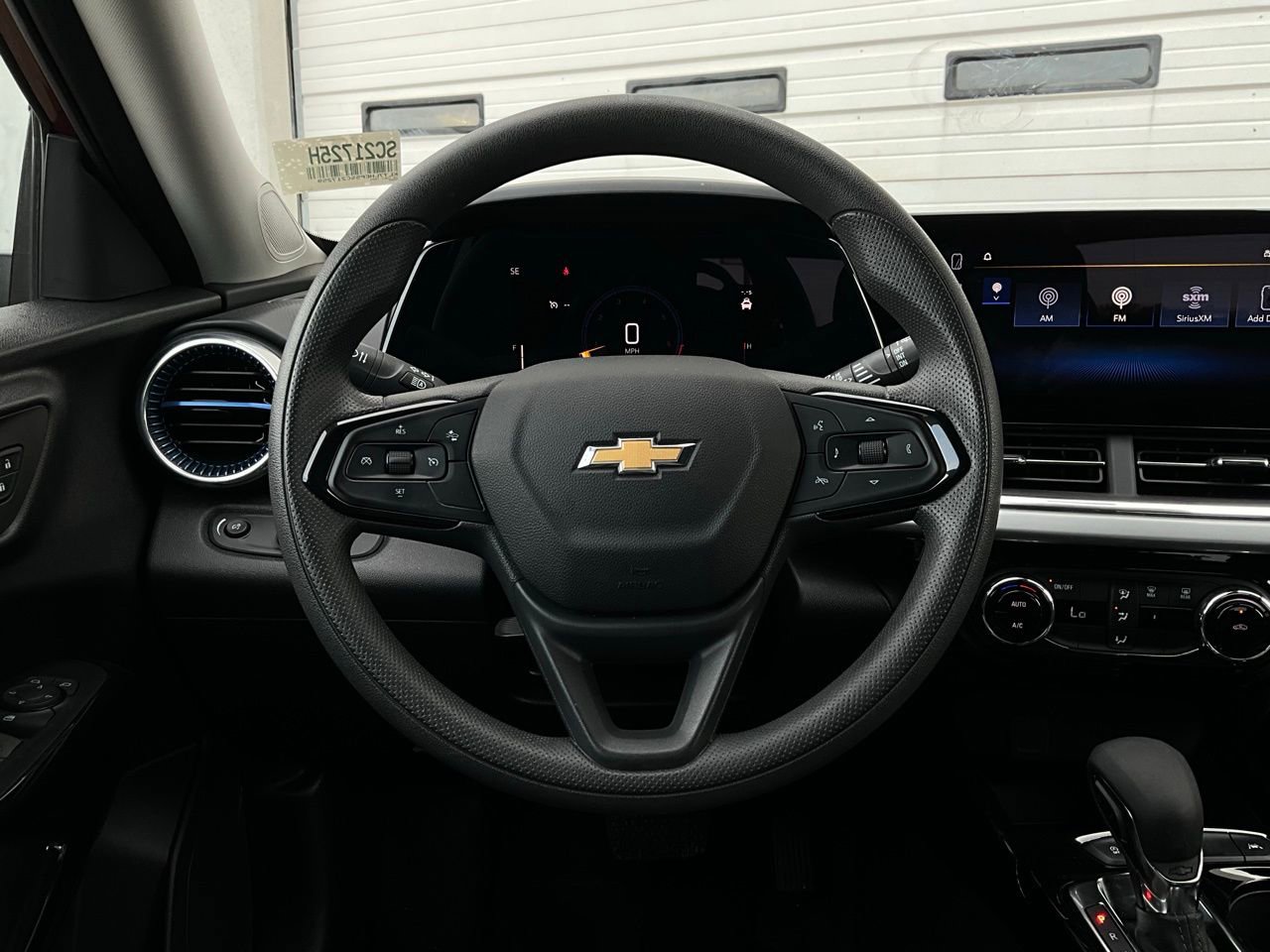 Used 2025 Chevrolet Trax LT image 31